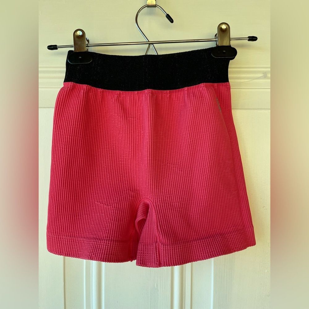 Nwt free people prajna seamless ribbed shorts in electric peony pink - Picture 3 of 6